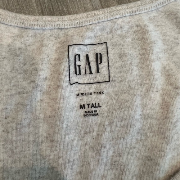 Gap Tall sz MED tops in good condition - Picture 2 of 4